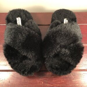 Steve Madden Women s Faux Fur Criss Cross Comfy Slippers, Black M (7-8) NWT